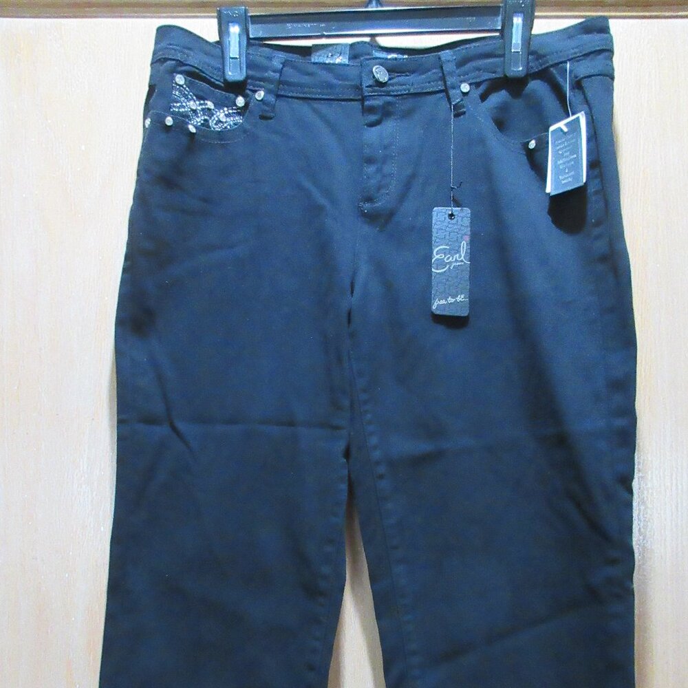 EARL JEANS CAPRIS WITH RHINESTONES